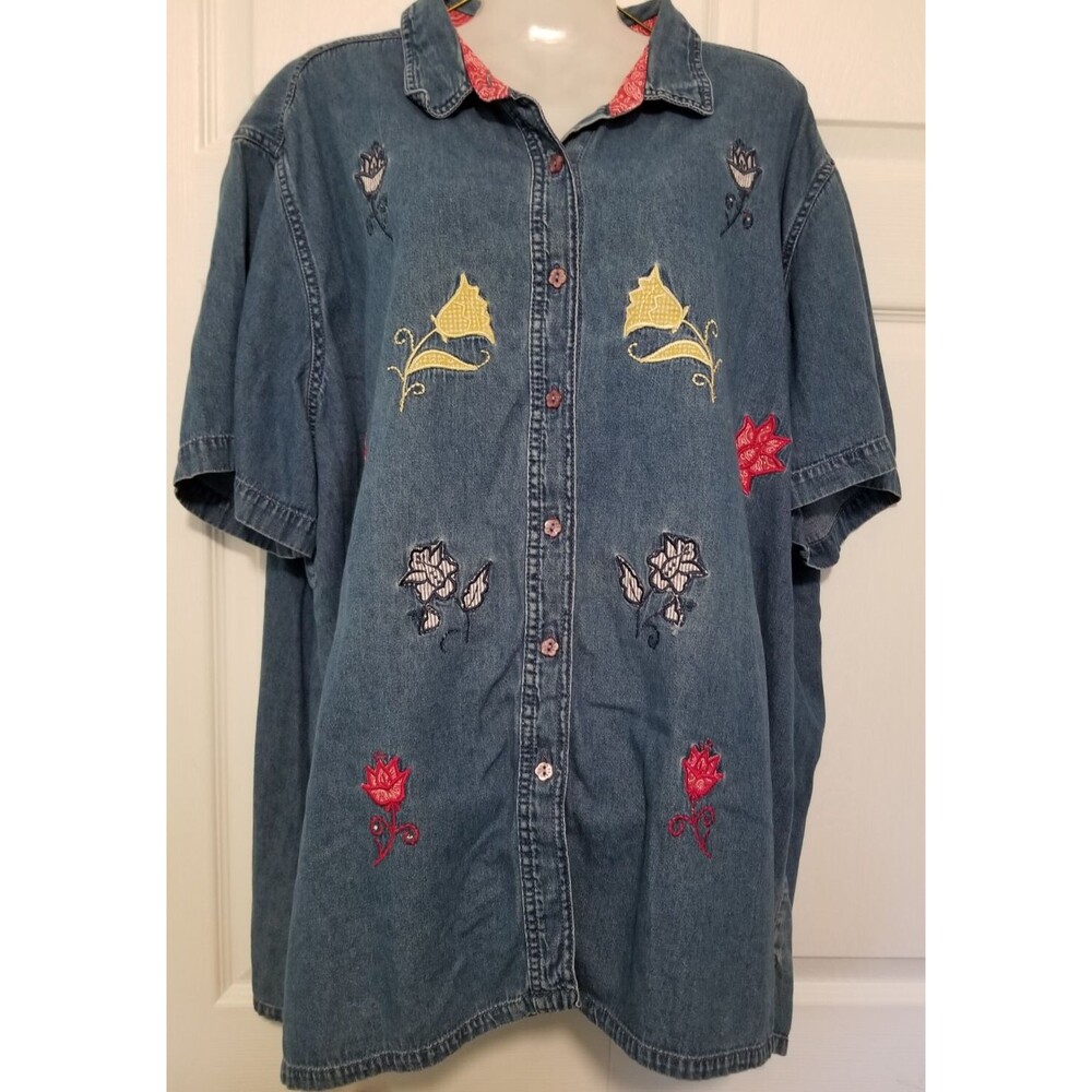 Vintage Women's Denim Shirt Top Floral Embroidered Floral Buttons Size 26W/28W